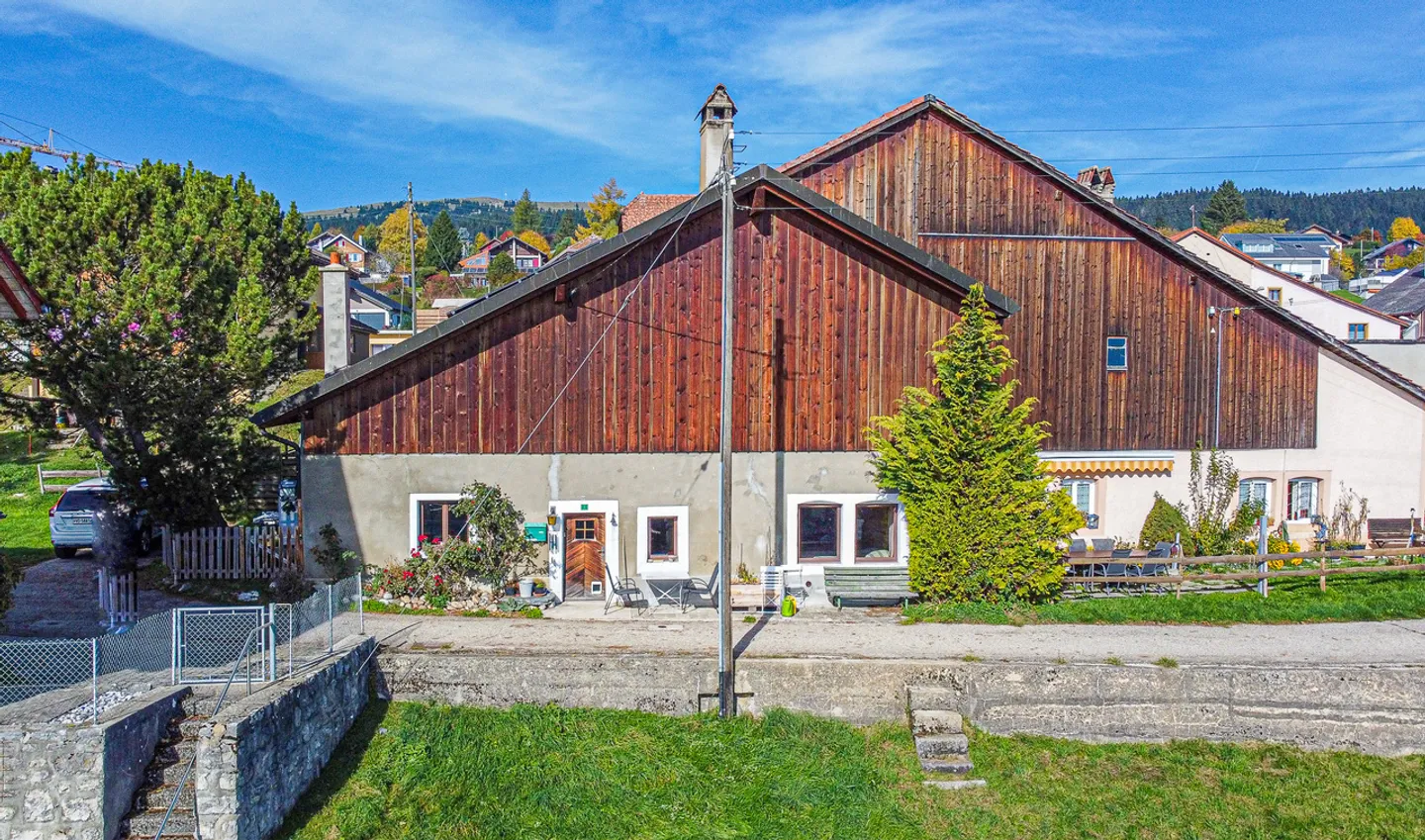 Ferme mitoyenne avec beau dégagement, jardin et terrasse - Foto 2 di 13