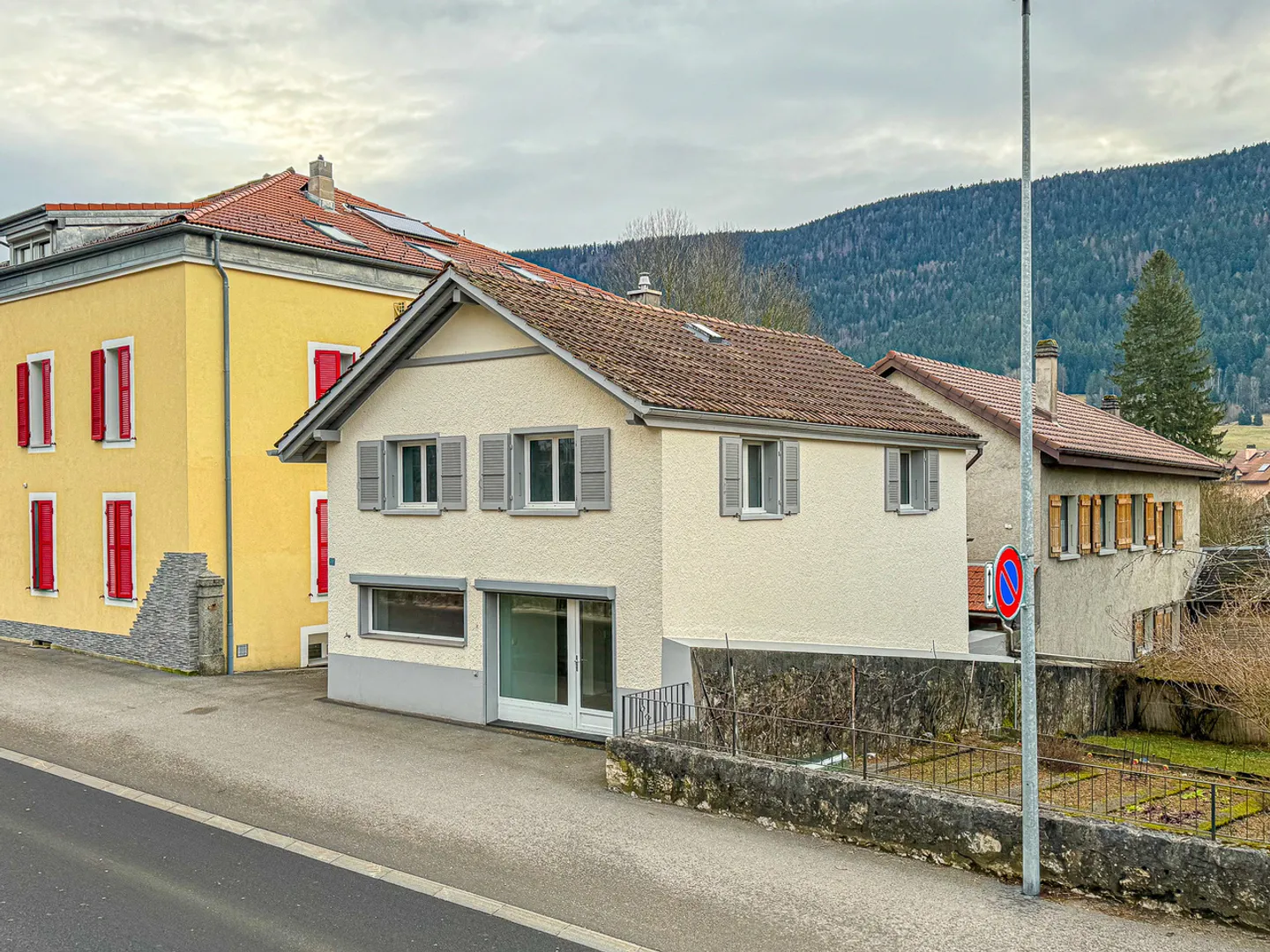 Maison comprenant un espace comm. et un appt de 3.5 pièces - Foto 2 di 13