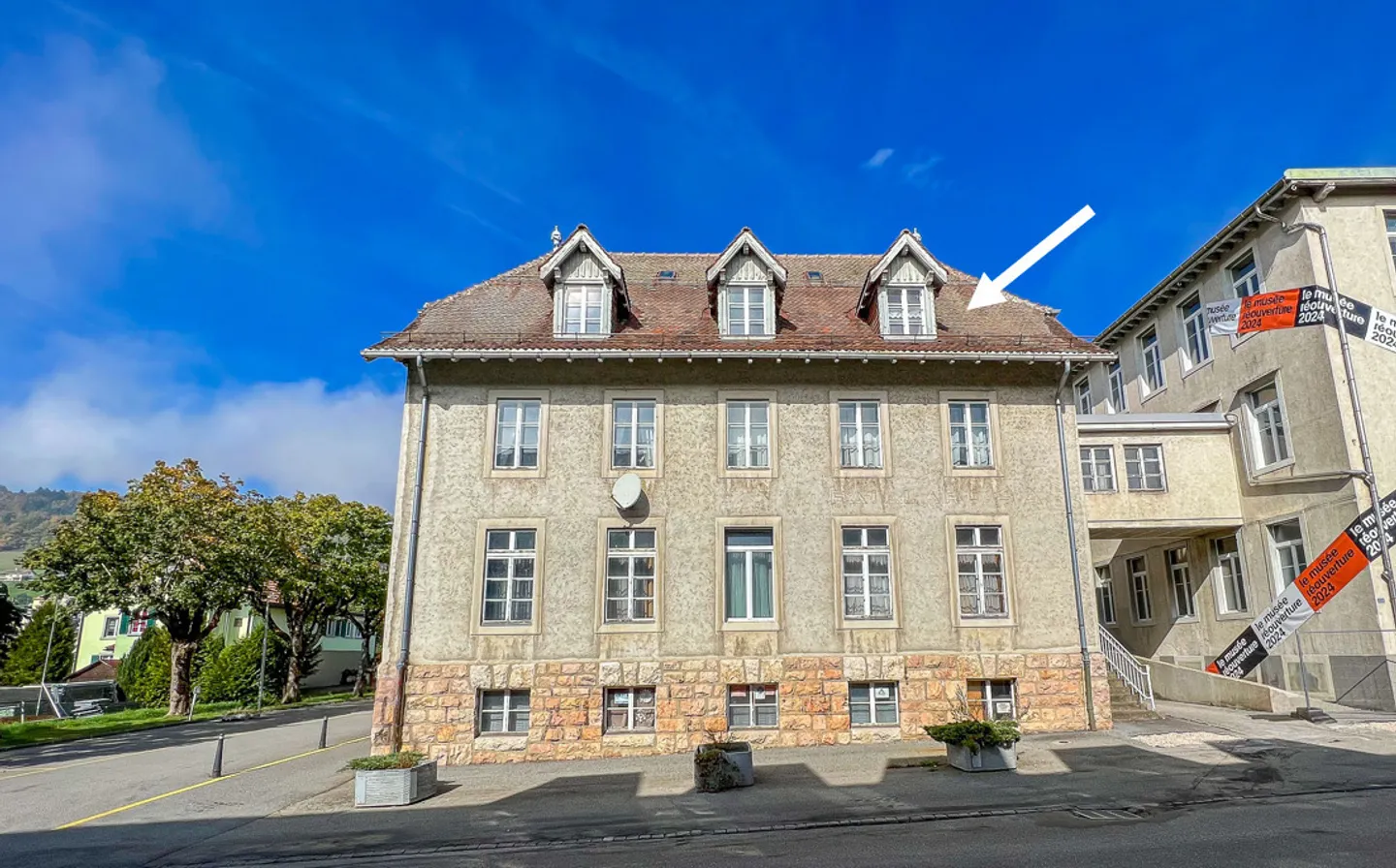 Spacieux appartement PPE de 3.5 pièces à rénover Au coeur de Ste-Croix - Foto 1 di 13