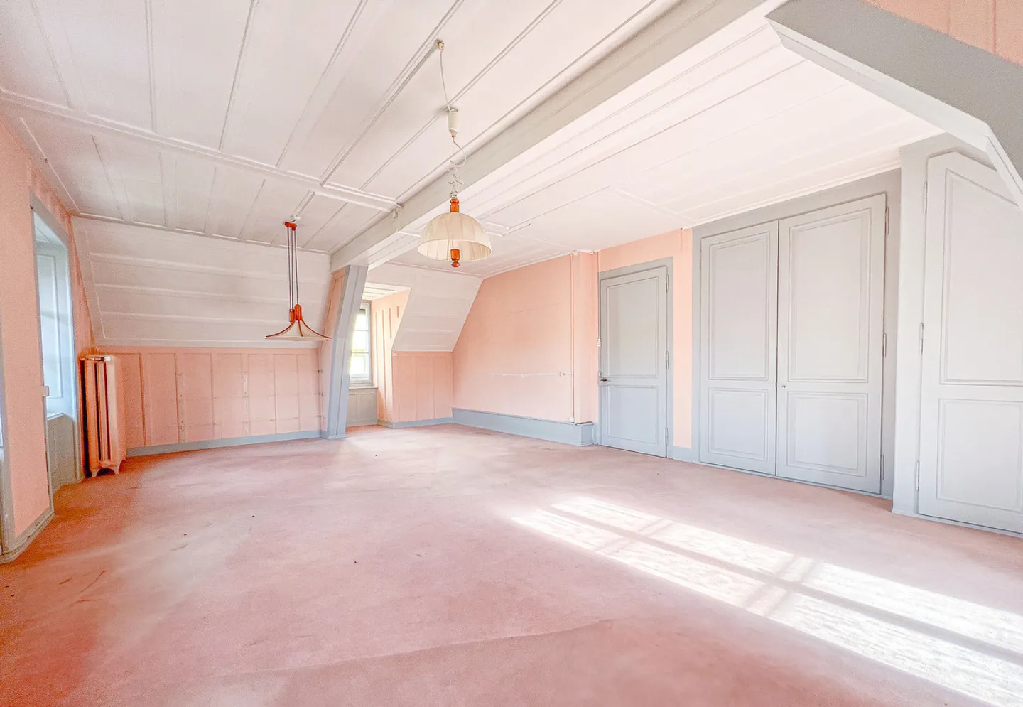 Spacieux appartement PPE de 3.5 pièces à rénover Au coeur de Ste-Croix - Foto 2 di 13