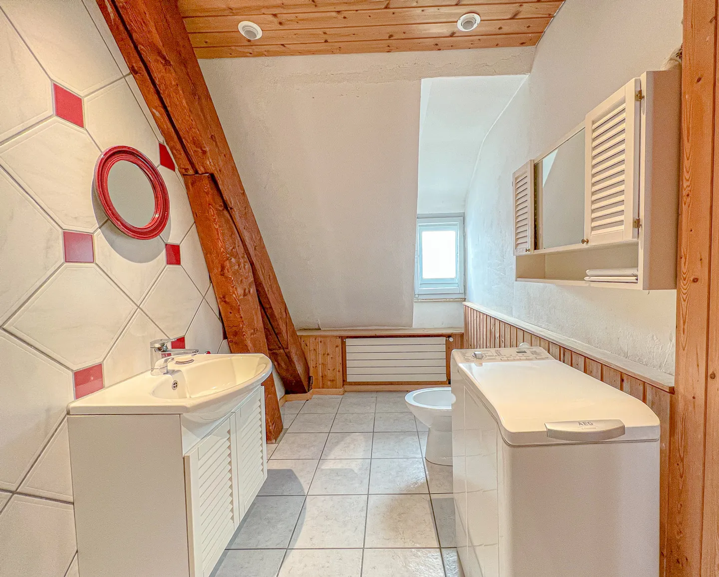 Spacieux appartement PPE de 3.5 pièces à rénover Au coeur de Ste-Croix - Foto 8 di 13