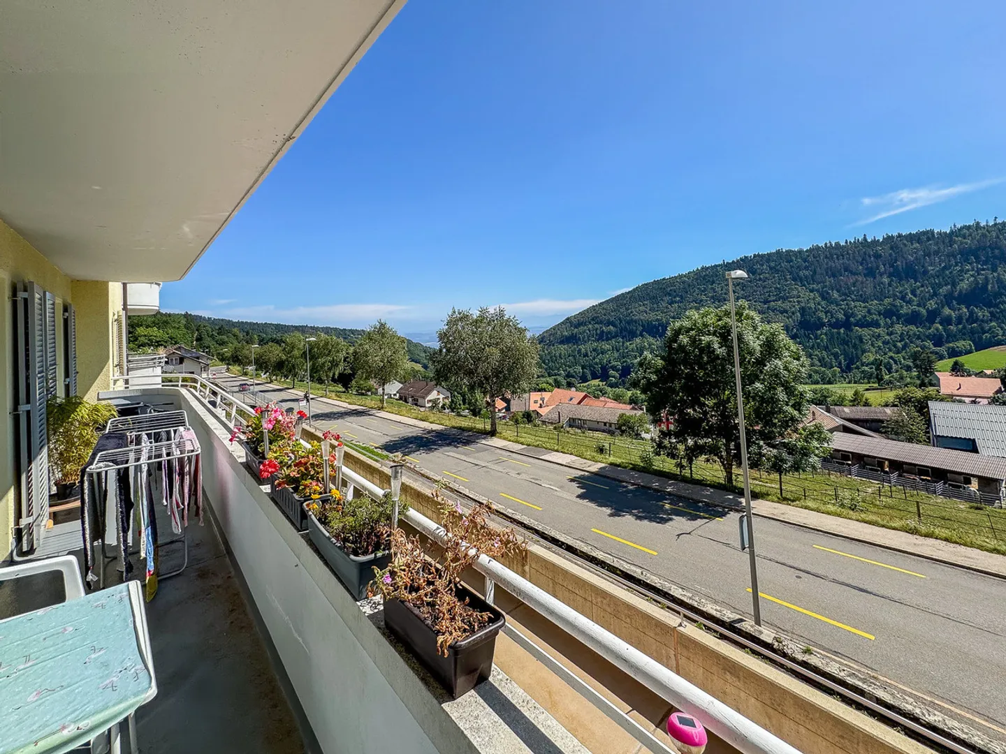 Spacieux appartement PPE de 6.5 pièces avec balcon Vue sur les Alpes - Foto 2 di 13