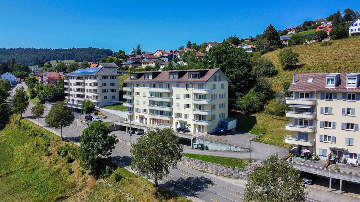 Spacieux appartement PPE de 6.5 pièces avec balcon Vue sur les Alpes - Foto 4 di 13