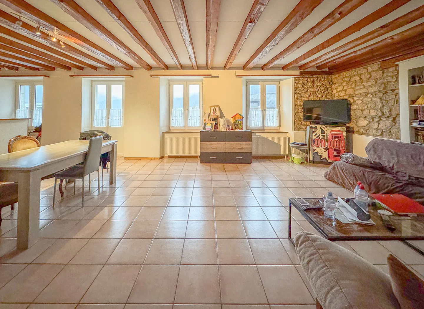 Immeuble locatif de 4 logements et un 1 commerce Au coeur de Ste-Croix - Foto 3 von 13