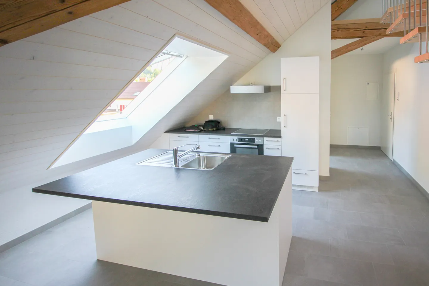 Duplex PPE de 2.5 pièces entièrement rénové au centre de Fleurier - Photo 4 of 13