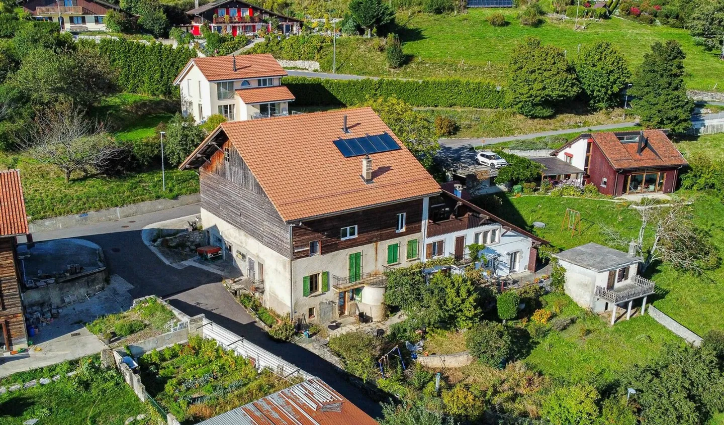 Ferme à rénover avec potentiel pour 7 logements Magnifique vue - Foto 1 di 13