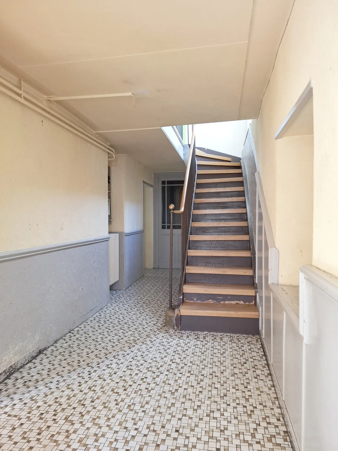 Maison villageoise de 6 pces Au bord de la rivière avec petit jardin - Foto 5 di 13