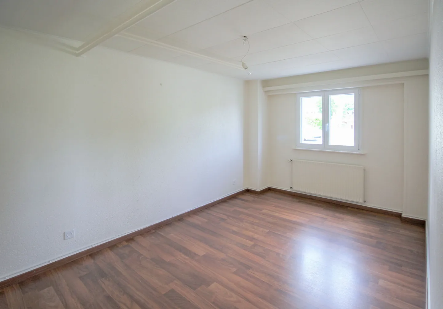 3-room apartment - Garage available nearby the center - Photo 3 of 9