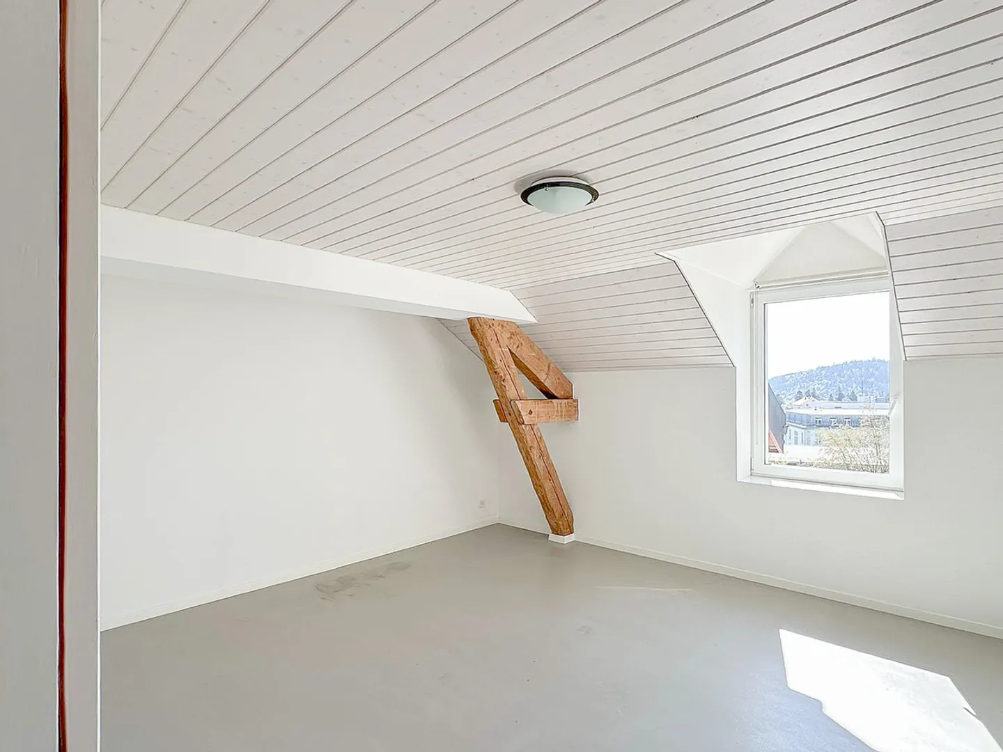 2.5-room apartment of approx. 130 m2 on the top floor - Photo 5 of 12