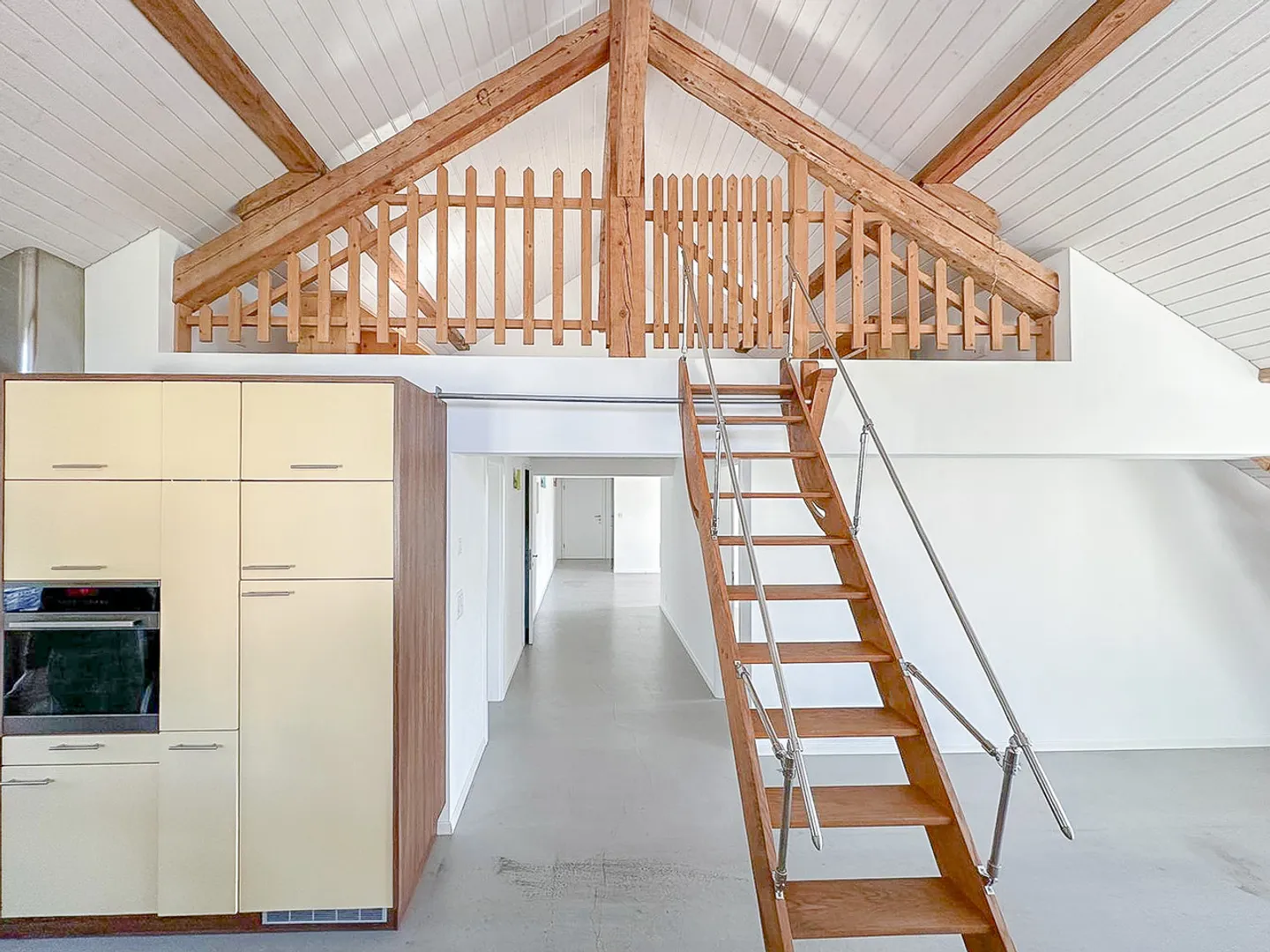 2.5-room apartment of approx. 130 m2 on the top floor - Photo 4 of 12
