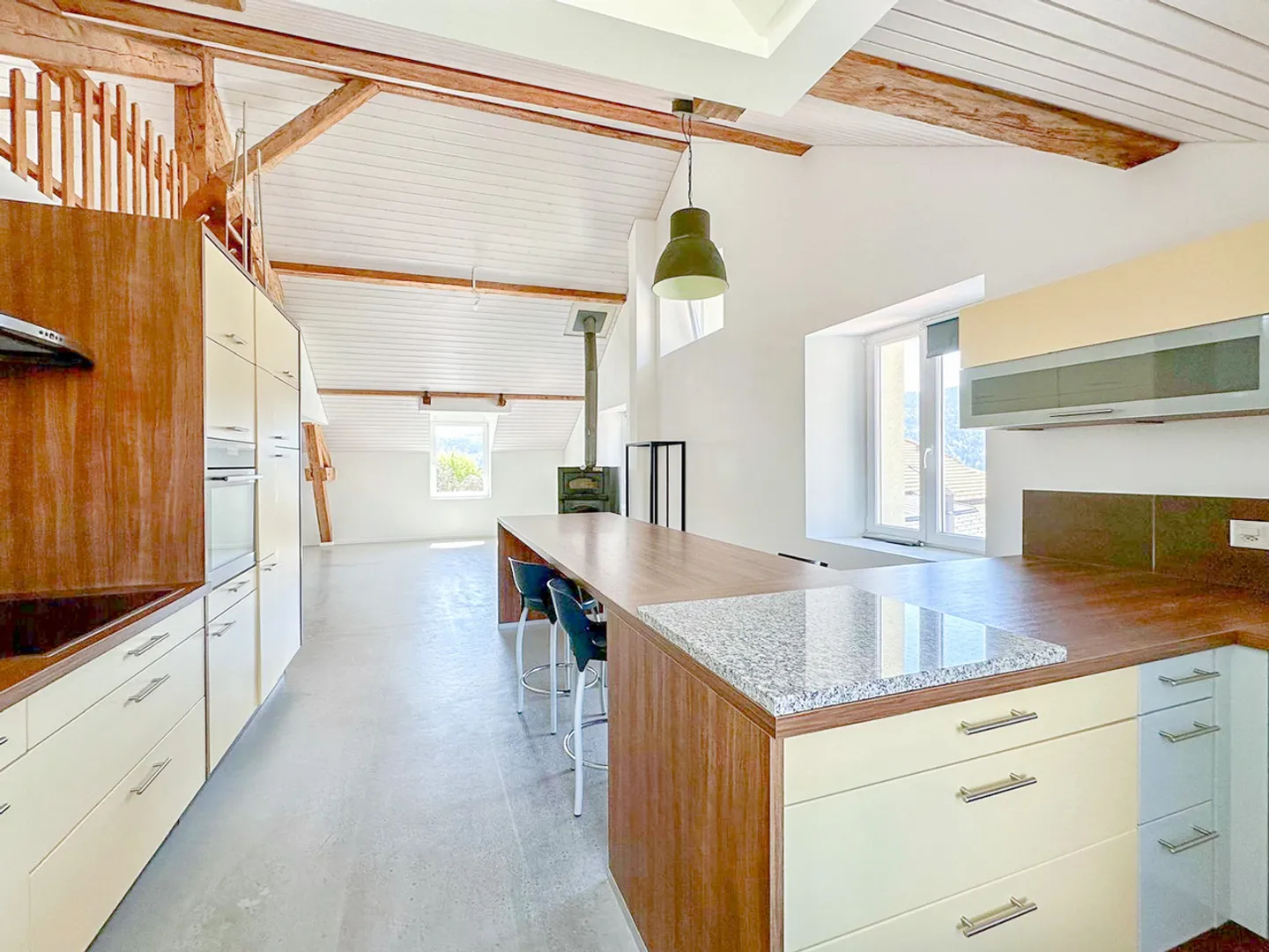 2.5-room apartment of approx. 130 m2 on the top floor - Photo 2 of 12