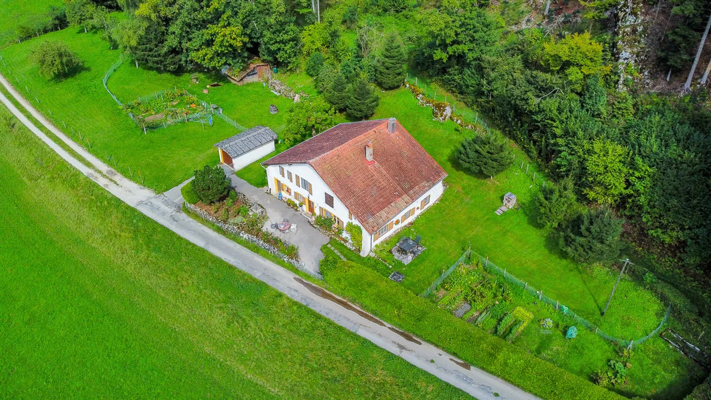 Ancienne ferme sur parcelle de 2'169 m2  + terrain de 6'072 - Foto 7 di 13