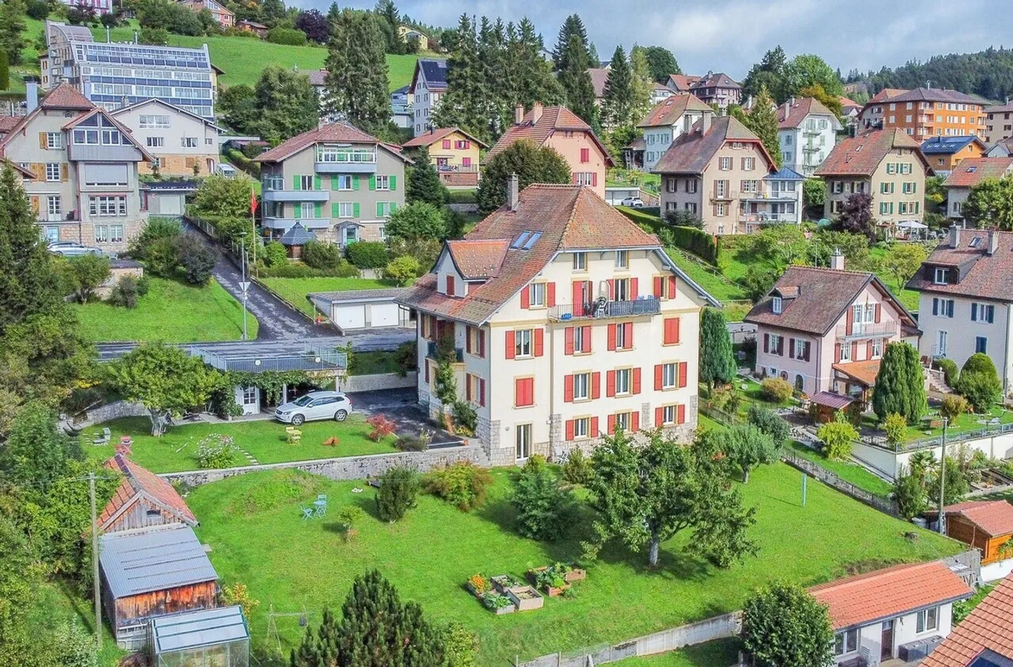 Magnifique immeuble locatif de 7 logements Beau jardin et couvert - Foto 1 von 13