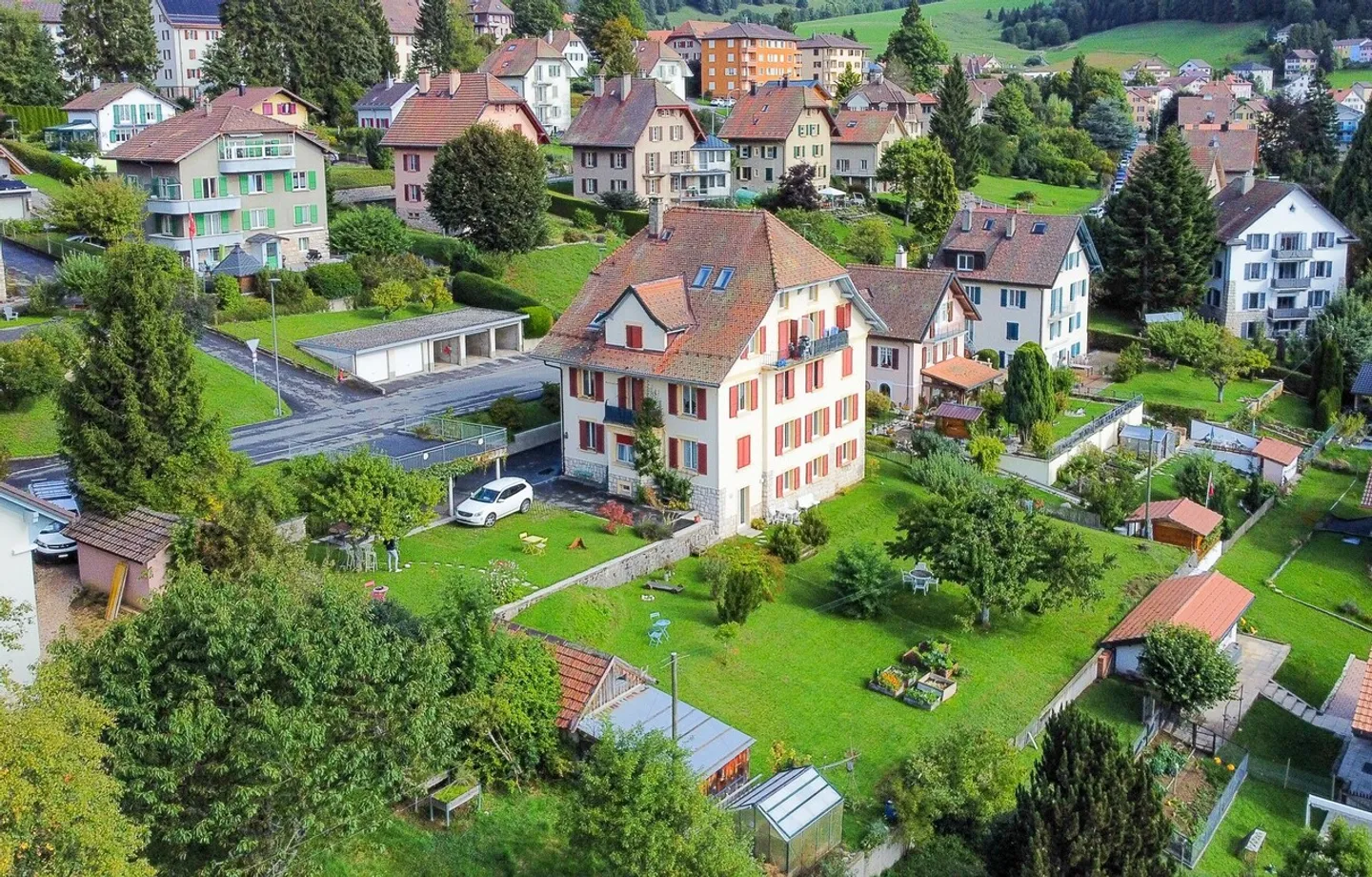 Magnifique immeuble locatif de 7 logements Beau jardin et couvert - Foto 4 von 13