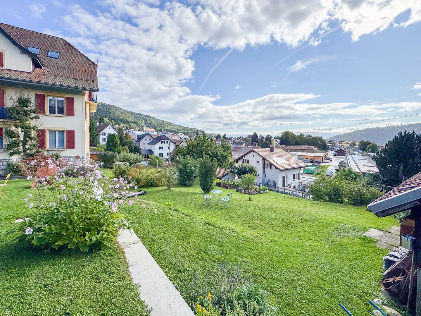 Magnifique immeuble locatif de 7 logements Beau jardin et couvert - Foto 3 von 13