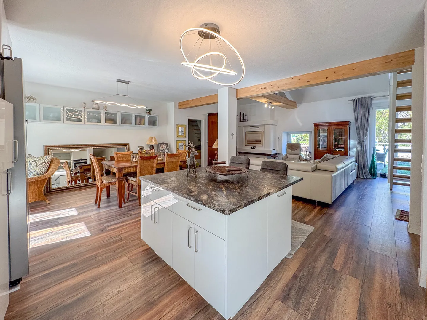 Magnifique maison mitoyenne rénovée en PPE Garage, jardin et terrasse - Foto 7 di 13