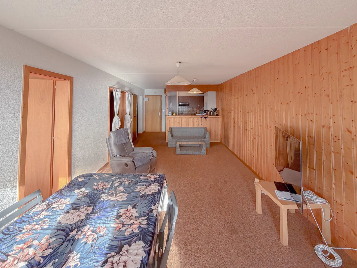 Geräumige PPE-Wohnung im Erdgeschoss mit Terrasse und Alcove - Foto 6 von 13