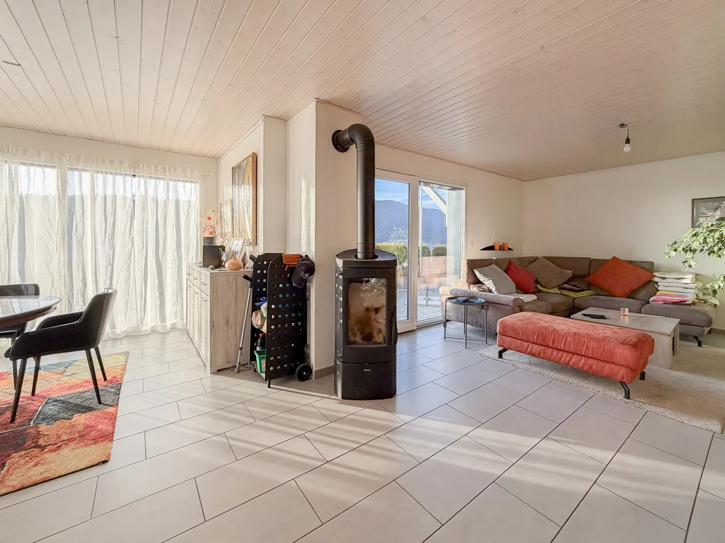 Einfamilienhaus mit 5,5 Zimmern, 2 Terrassen, Balkon und Garage - Foto 6 von 13