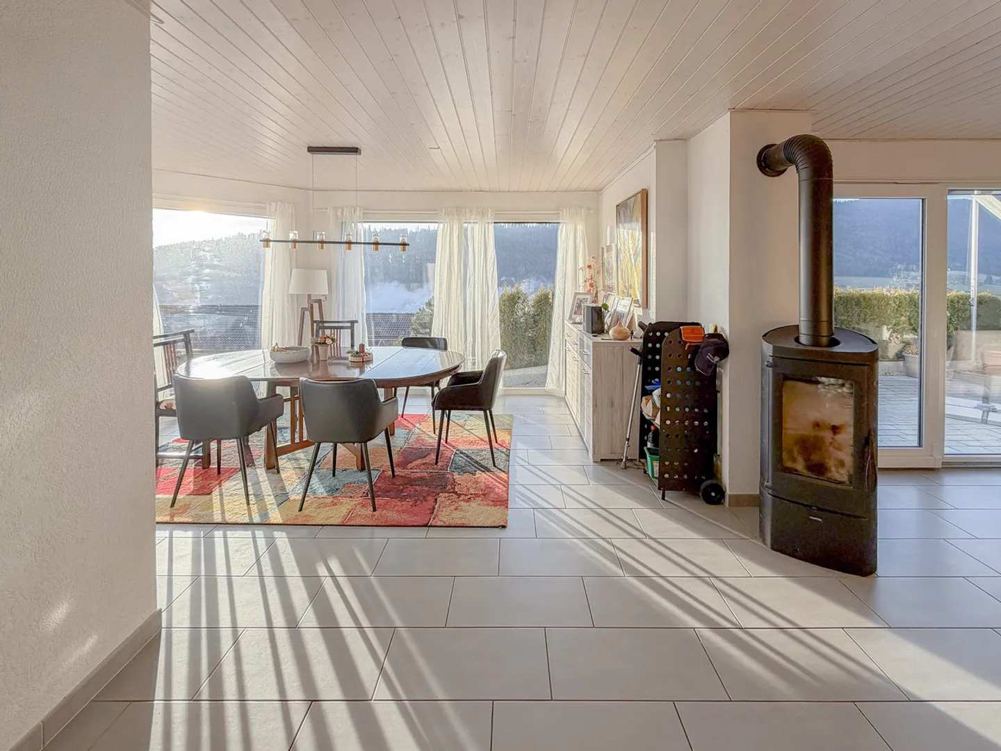 Einfamilienhaus mit 5,5 Zimmern, 2 Terrassen, Balkon und Garage - Foto 7 von 13