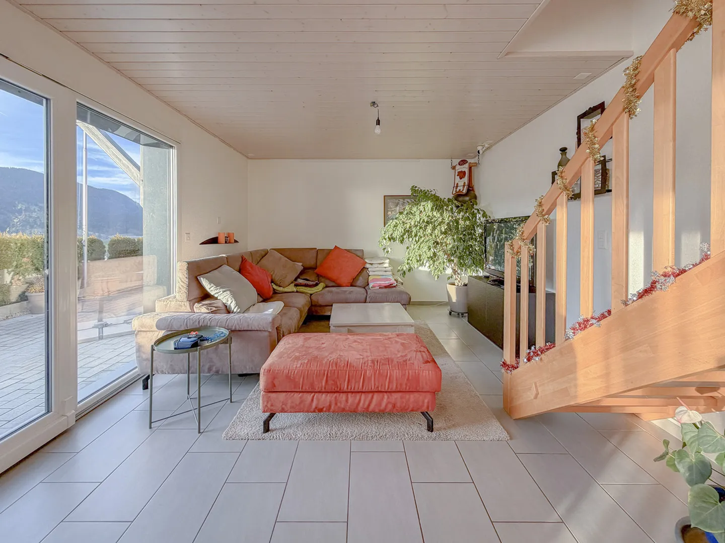 Einfamilienhaus mit 5,5 Zimmern, 2 Terrassen, Balkon und Garage - Foto 8 von 13