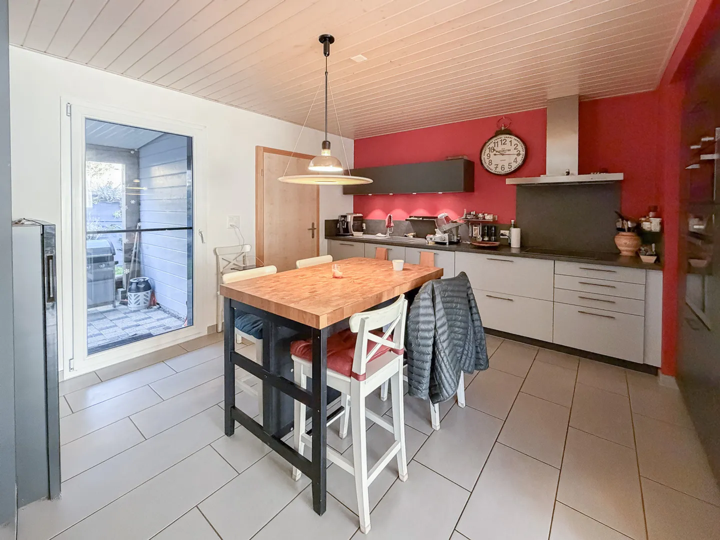 Einfamilienhaus mit 5,5 Zimmern, 2 Terrassen, Balkon und Garage - Foto 9 von 13