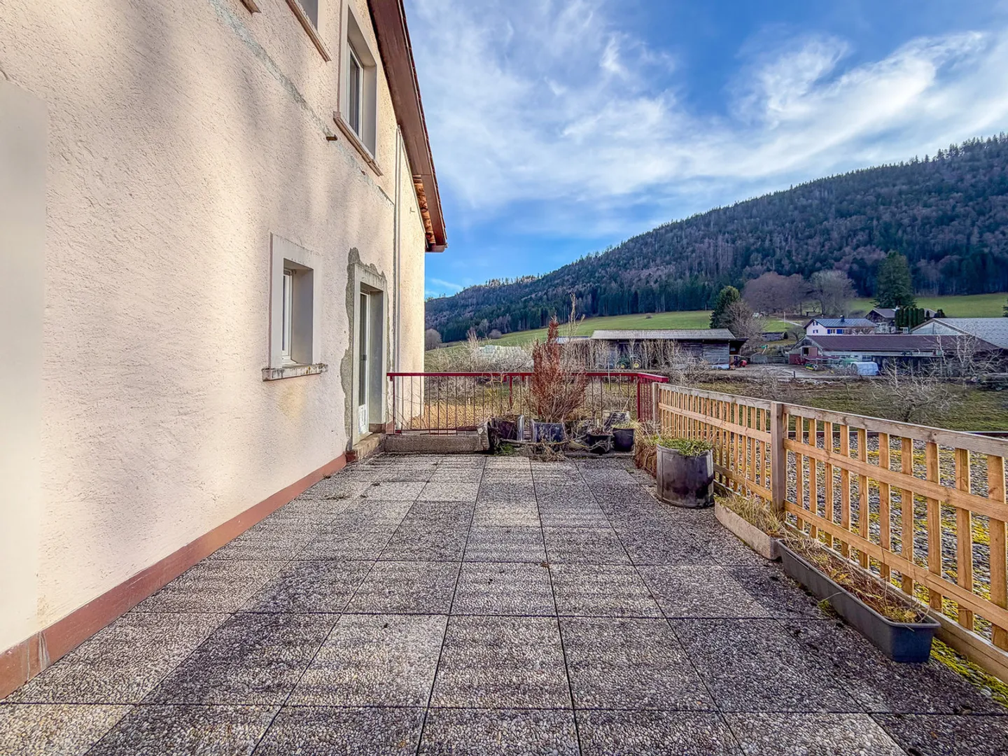 Casa con alloggio, laboratori, garage, deposito. Superficie totale di 700 m2 - Foto 6 di 13