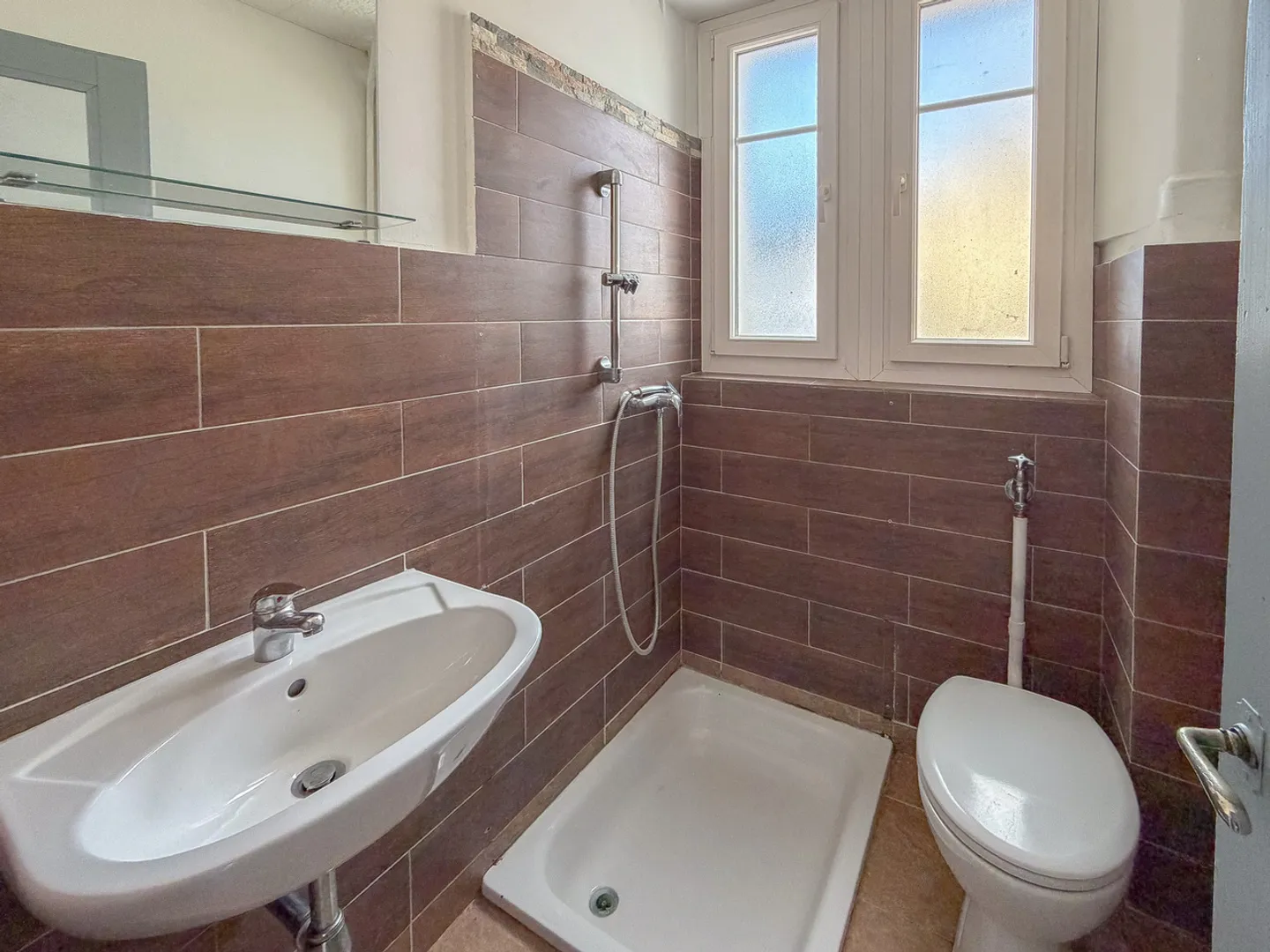 Mietshaus mit 4 Wohnungen und 1 Garage im Zentrum von Ste-Croix - Foto 9 von 13