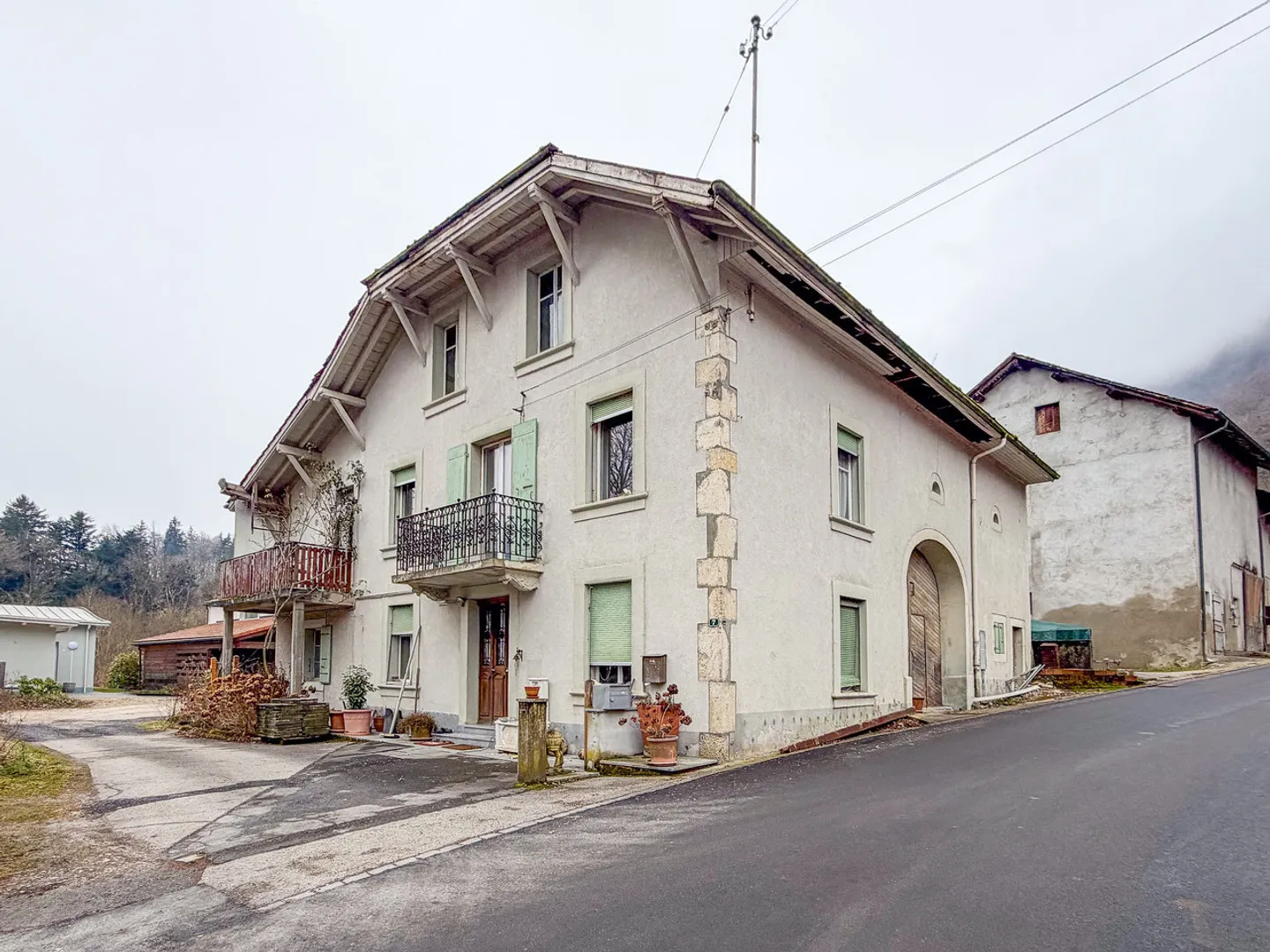 Haus mit grossem Volumen zu renovieren Baugenehmigung in Kraft - Foto 3 von 13