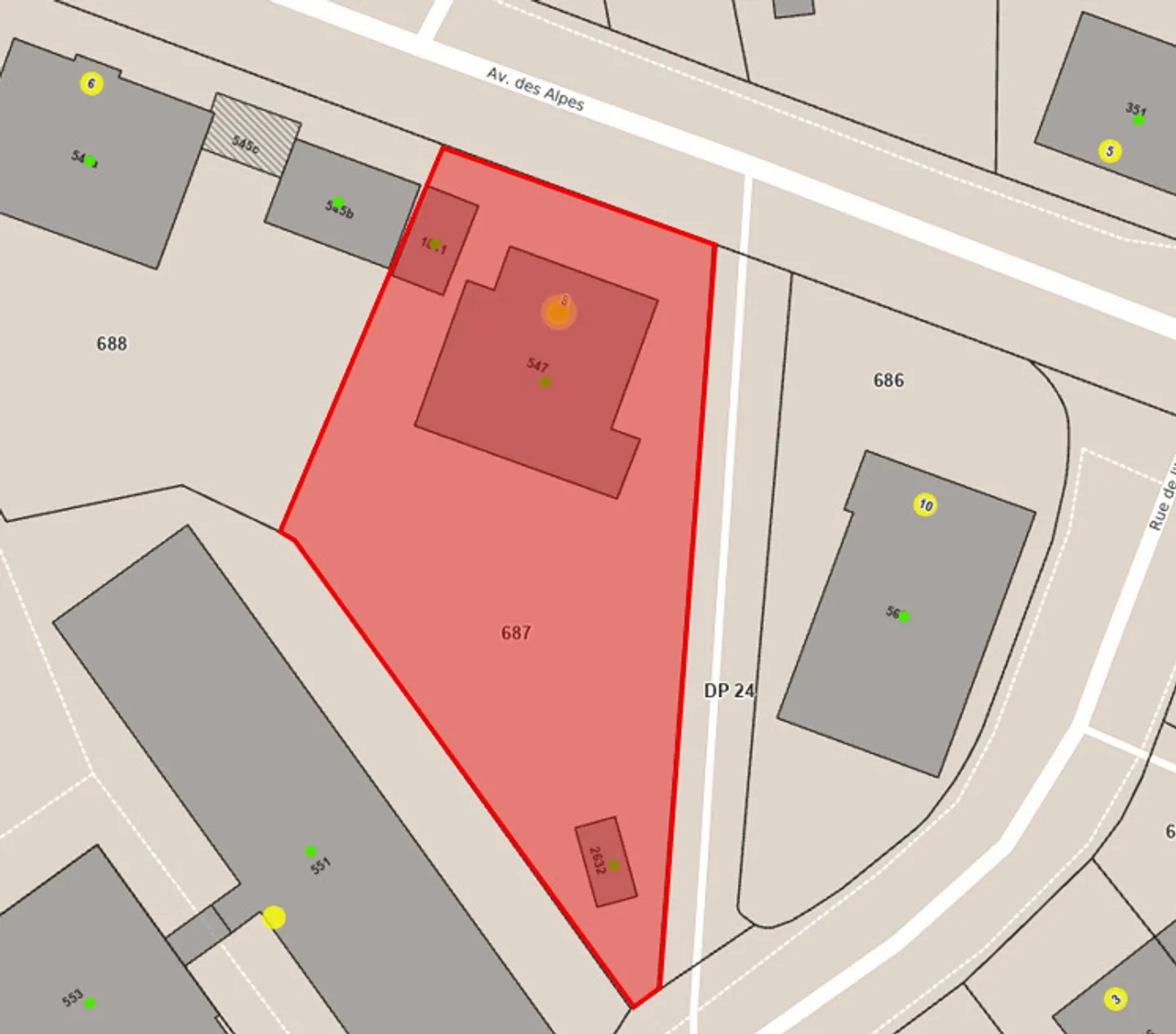 Rental building with 3 (4) apartments, 2 garages and 1 veranda - Photo 4 of 13