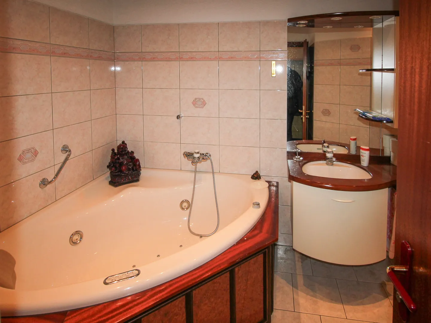 Rental building with 3 (4) apartments, 2 garages and 1 veranda - Photo 9 of 13