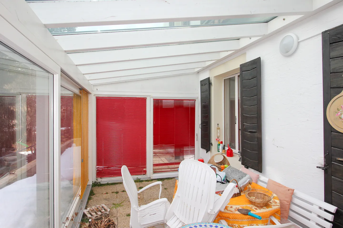 Rental building with 3 (4) apartments, 2 garages and 1 veranda - Photo 11 of 13