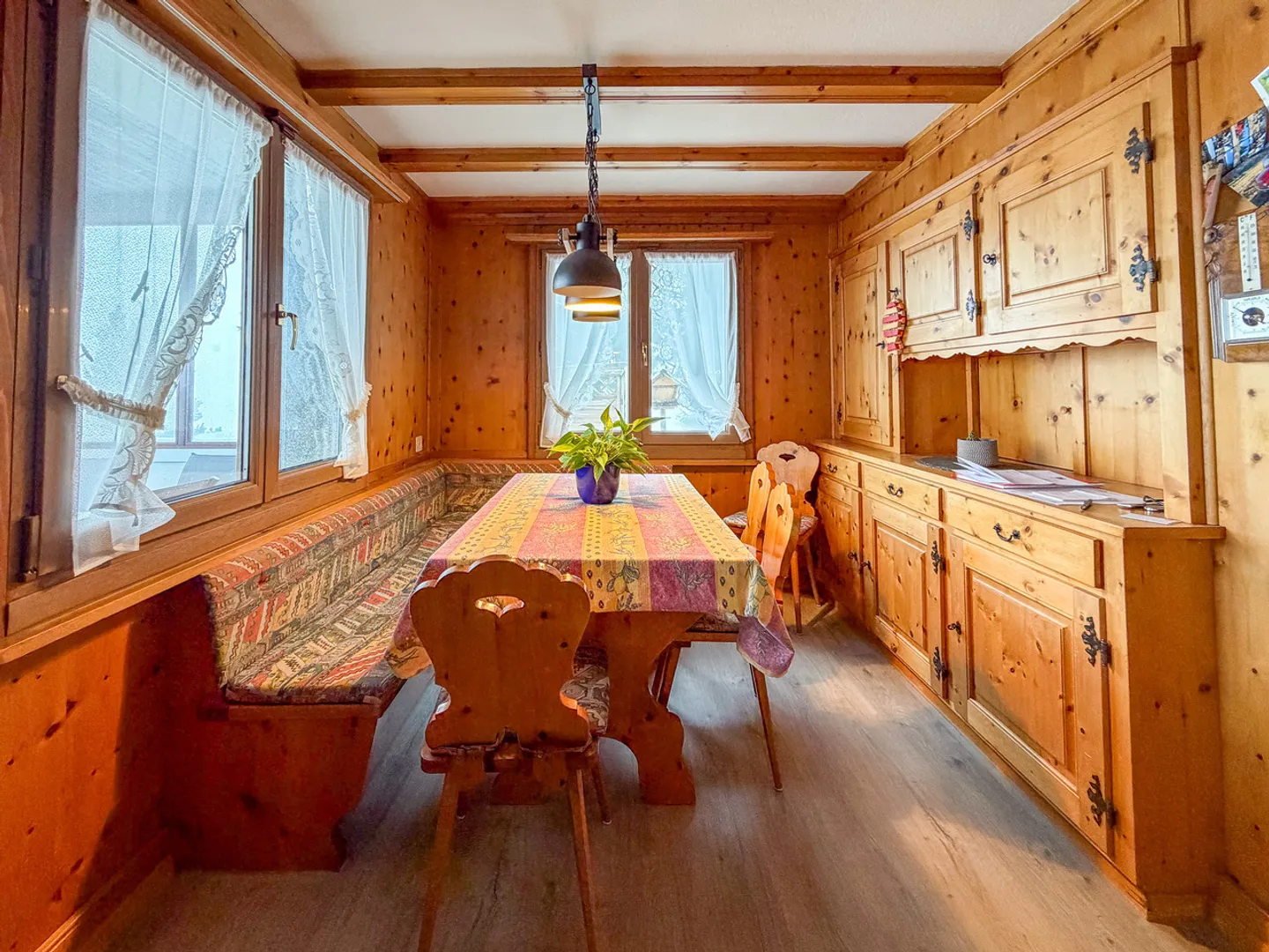 Chalet di 4,5 stanze con tunnel di accesso che porta ai 3 garage - Foto 9 di 13