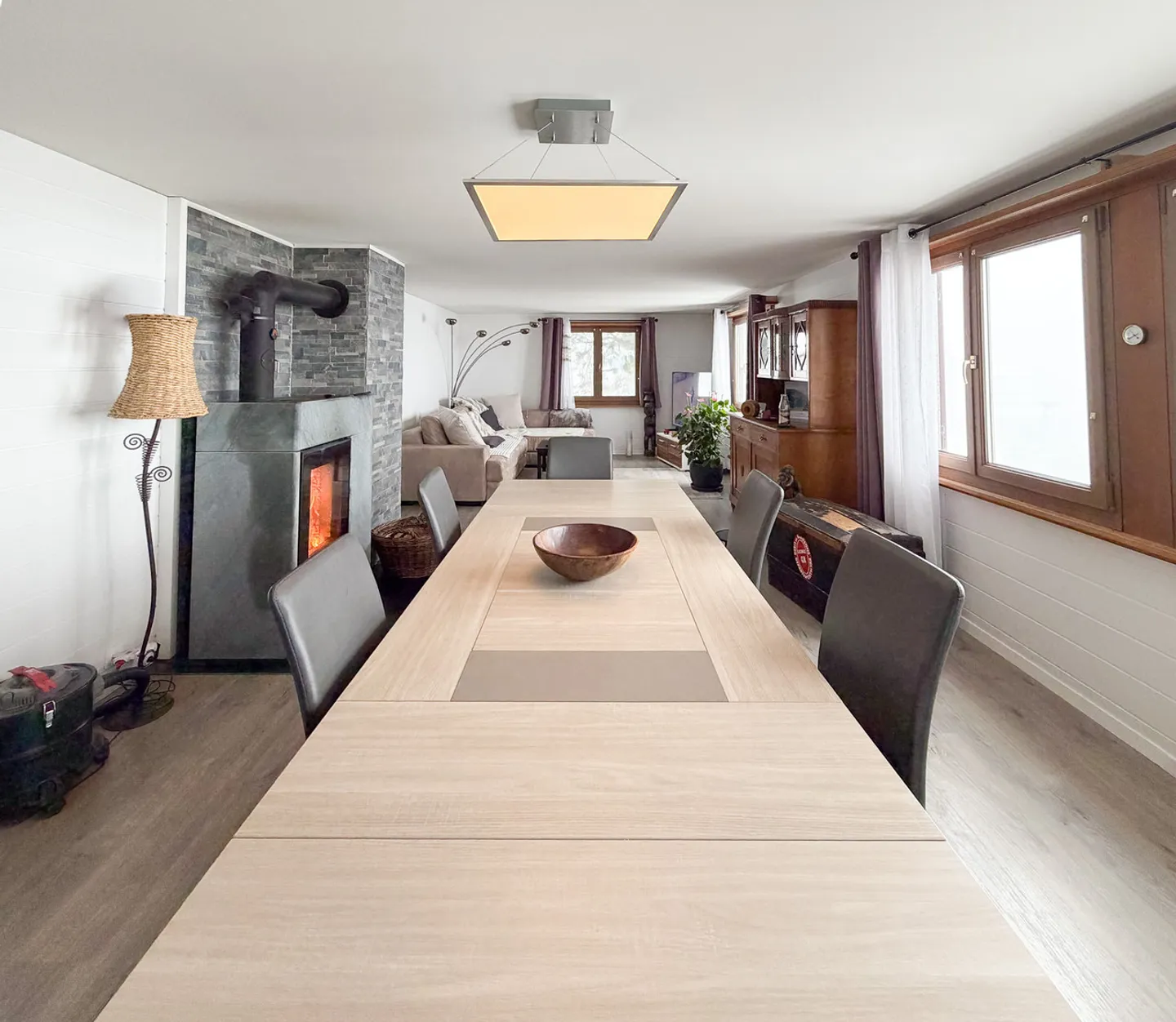 Chalet di 4,5 stanze con tunnel di accesso che porta ai 3 garage - Foto 6 di 13