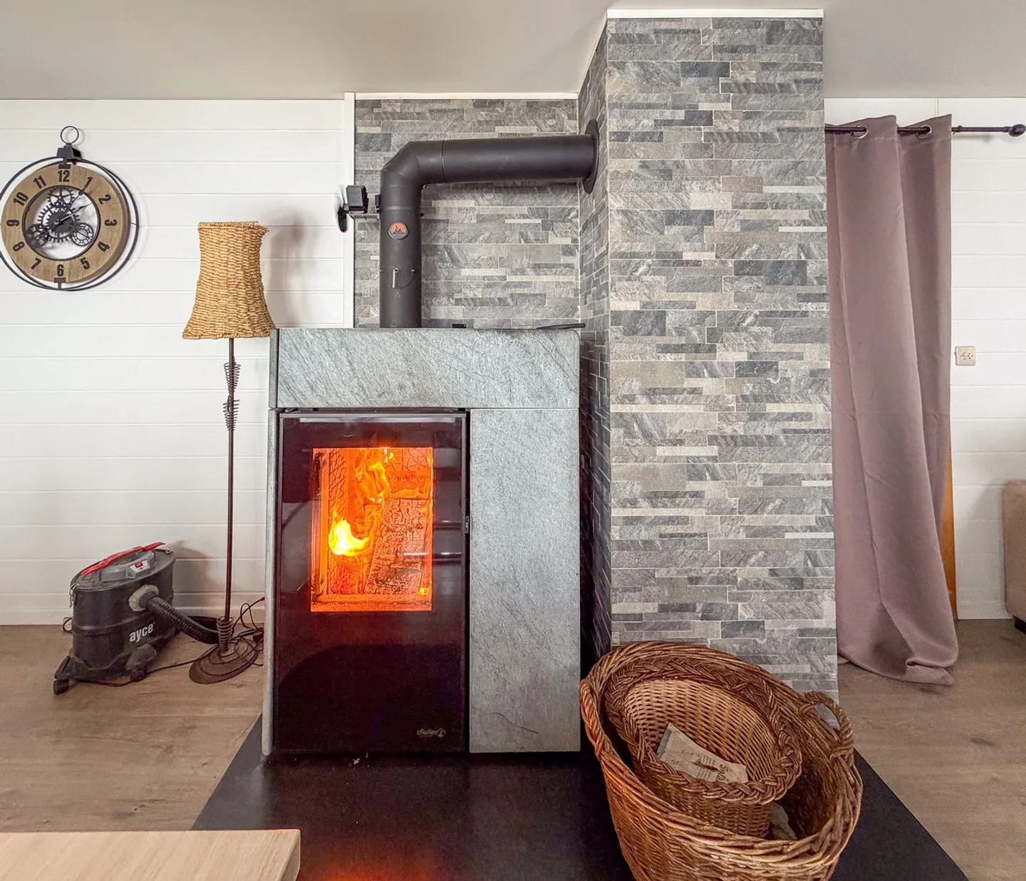 Chalet di 4,5 stanze con tunnel di accesso che porta ai 3 garage - Foto 8 di 13