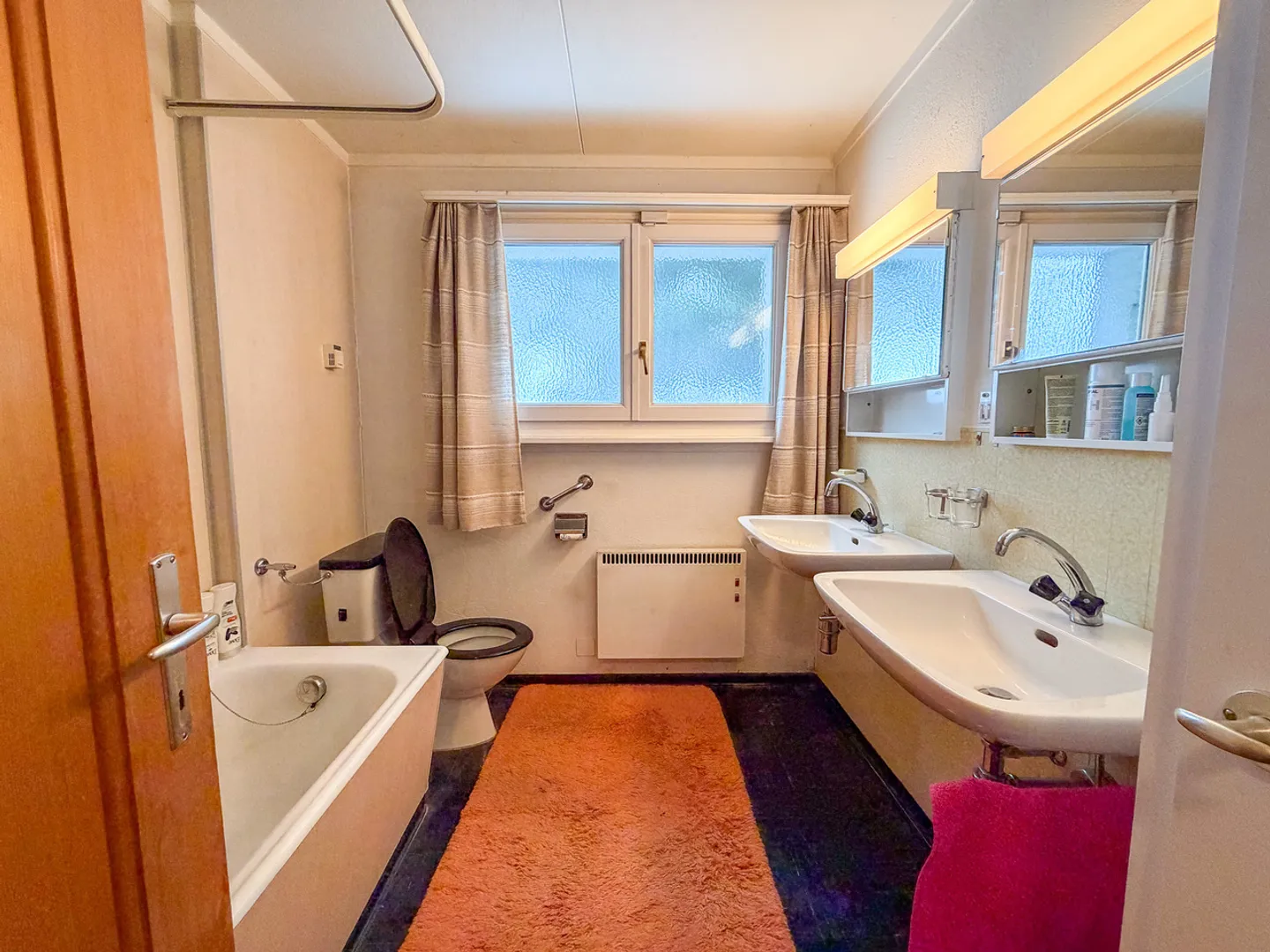 Chalet di 4,5 stanze con tunnel di accesso che porta ai 3 garage - Foto 11 di 13