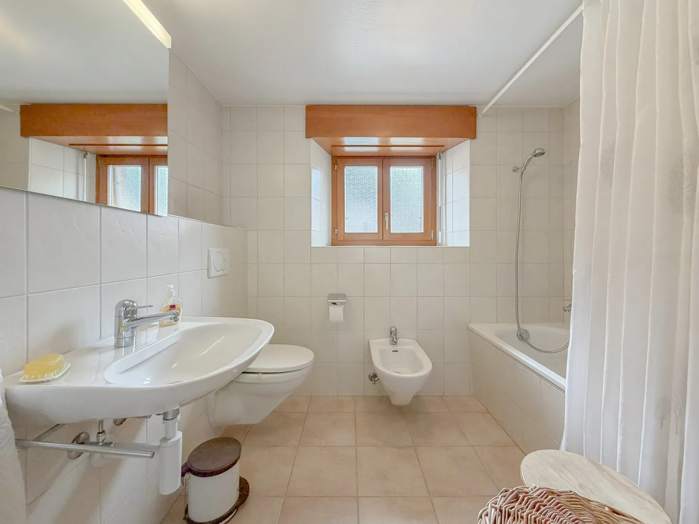 Casa familiare con garage nel cuore di Fleurier - Foto 7 di 13