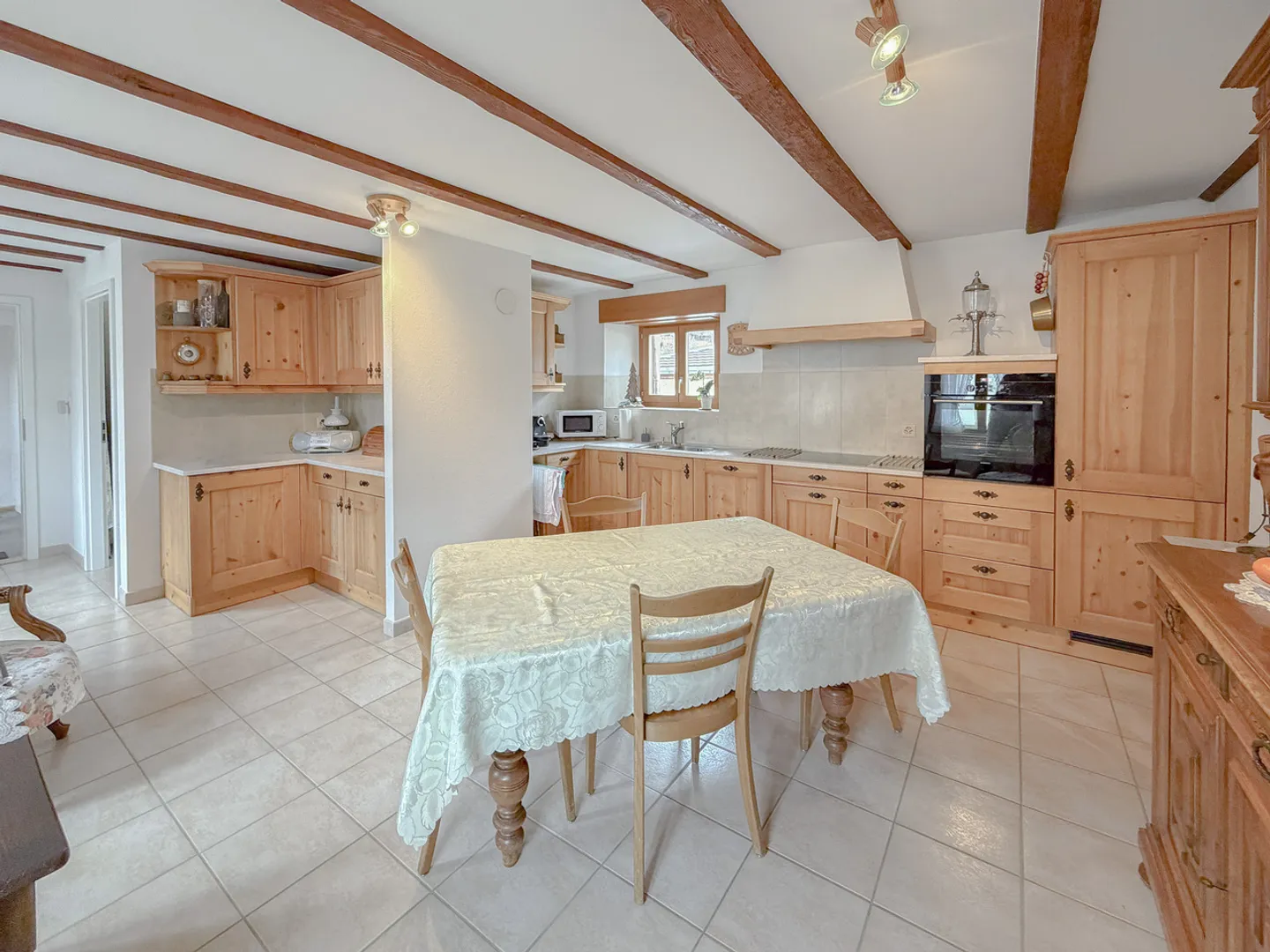 Casa familiare con garage nel cuore di Fleurier - Foto 3 di 13