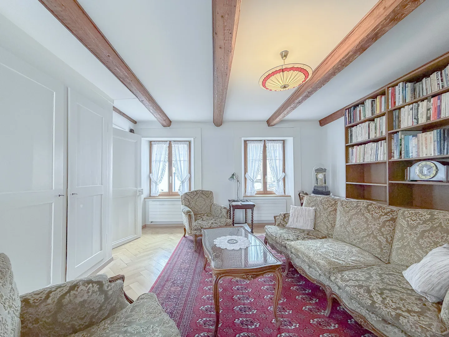 Casa familiare con garage nel cuore di Fleurier - Foto 4 di 13