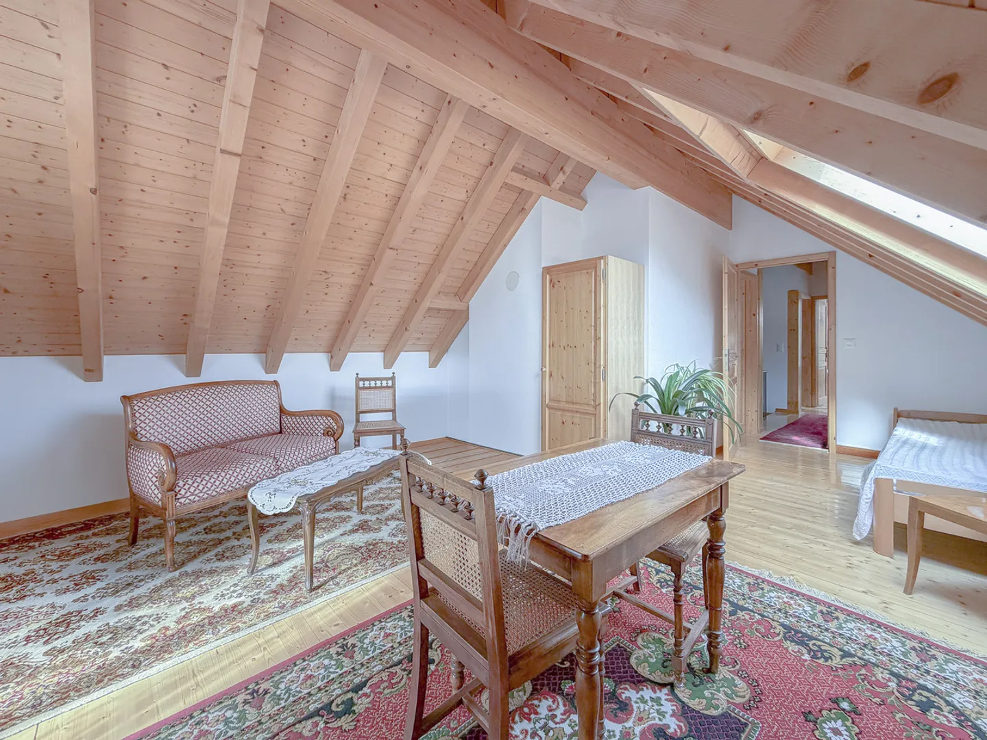 Casa familiare con garage nel cuore di Fleurier - Foto 8 di 13