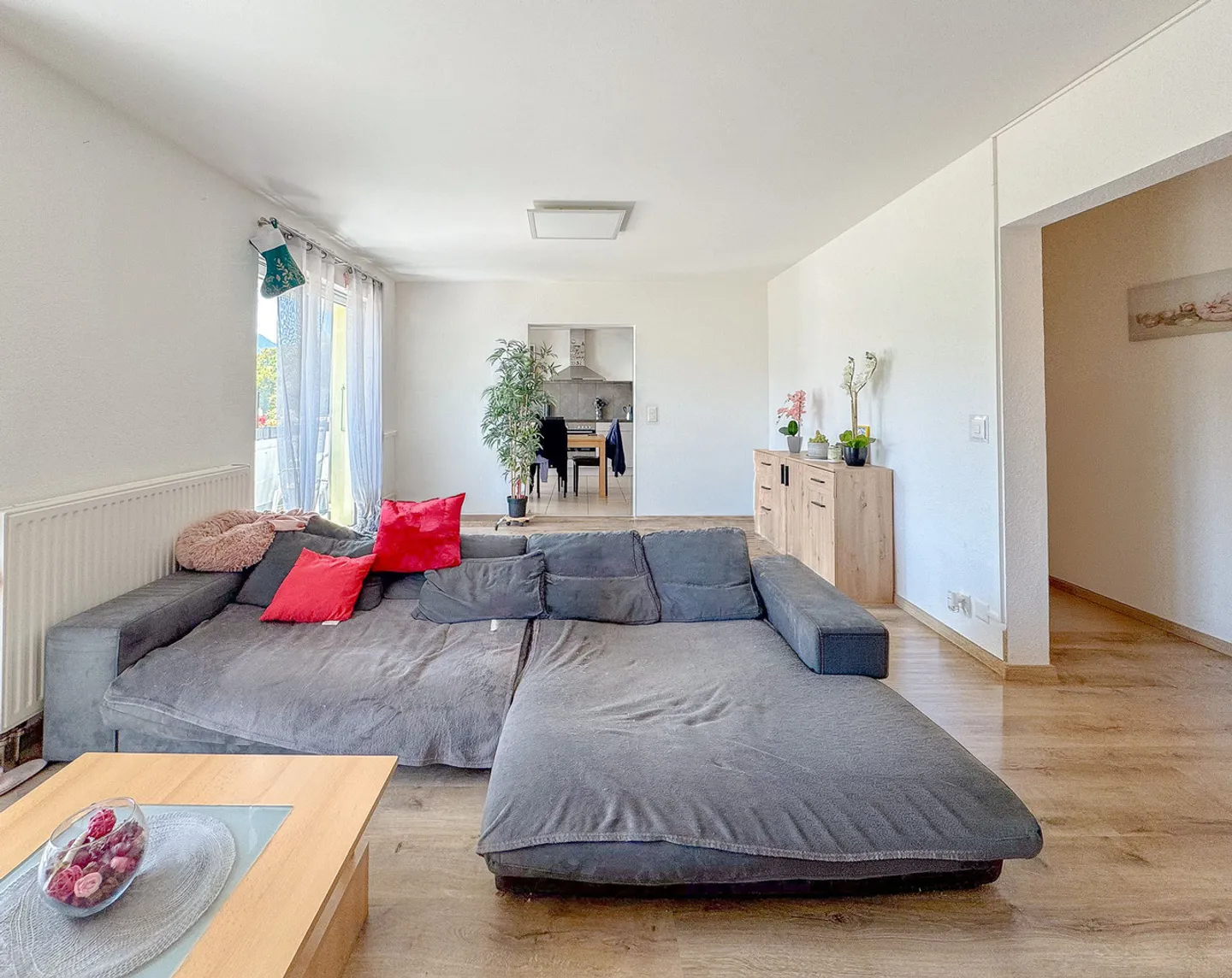 Spazioso appartamento PPE di 6,5 locali con balcone e vista sulle Alpi - Foto 7 di 13