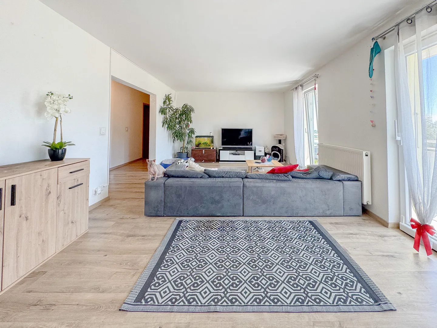 Spazioso appartamento PPE di 6,5 locali con balcone e vista sulle Alpi - Foto 1 di 13