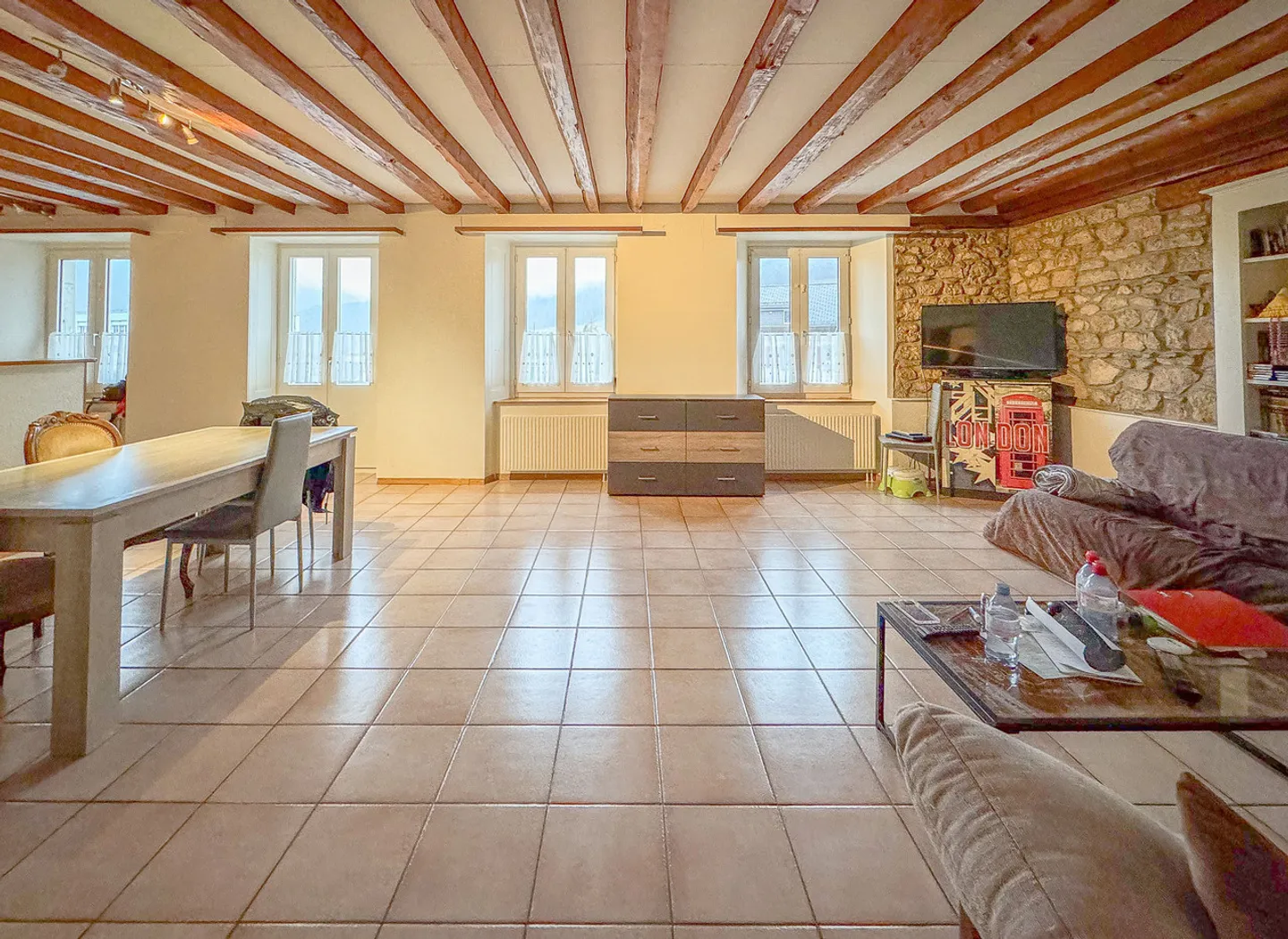 Rental building with 4 apartments and 1 commercial space in the heart of Ste-Croix - Photo 3 of 13