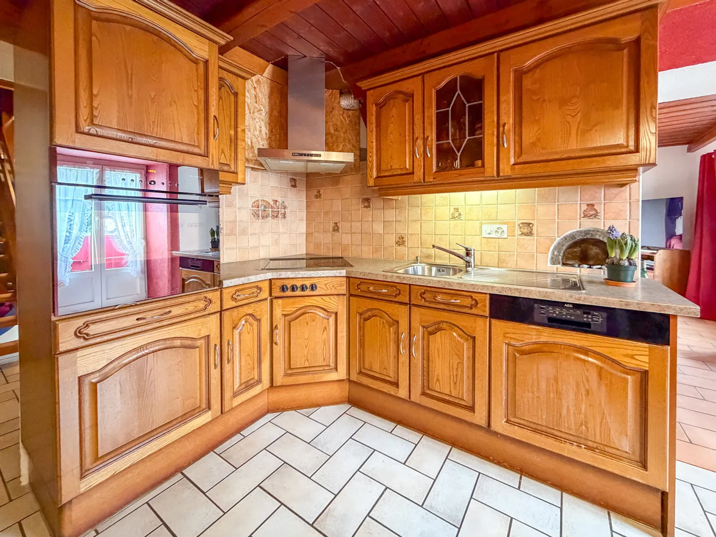 Semi-detached house with 2 apartments, 2 garages, large garden and terrace - Photo 9 of 13