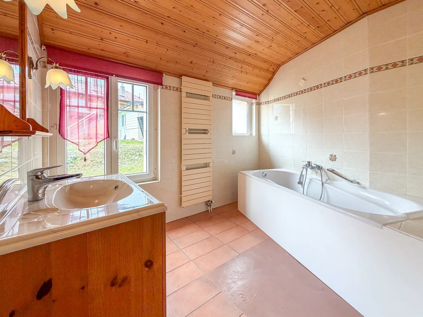 Semi-detached house with 2 apartments, 2 garages, large garden and terrace - Photo 11 of 13