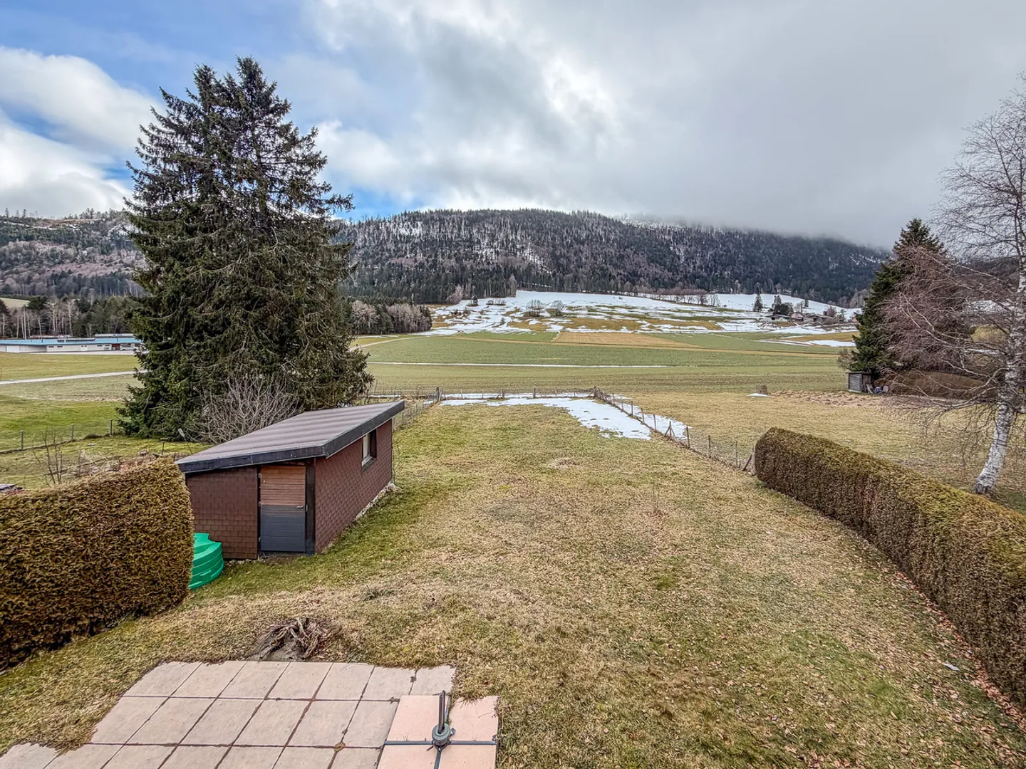 Semi-detached house with 2 apartments, 2 garages, large garden and terrace - Photo 5 of 13