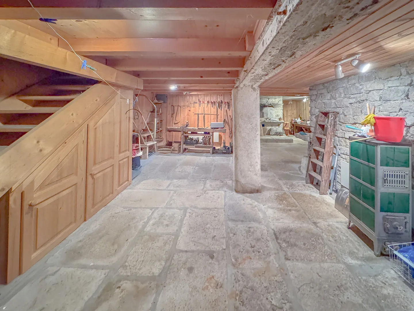 Magnificent renovated Neuchâtel semi-detached farmhouse with 6.5 rooms - Photo 12 of 13