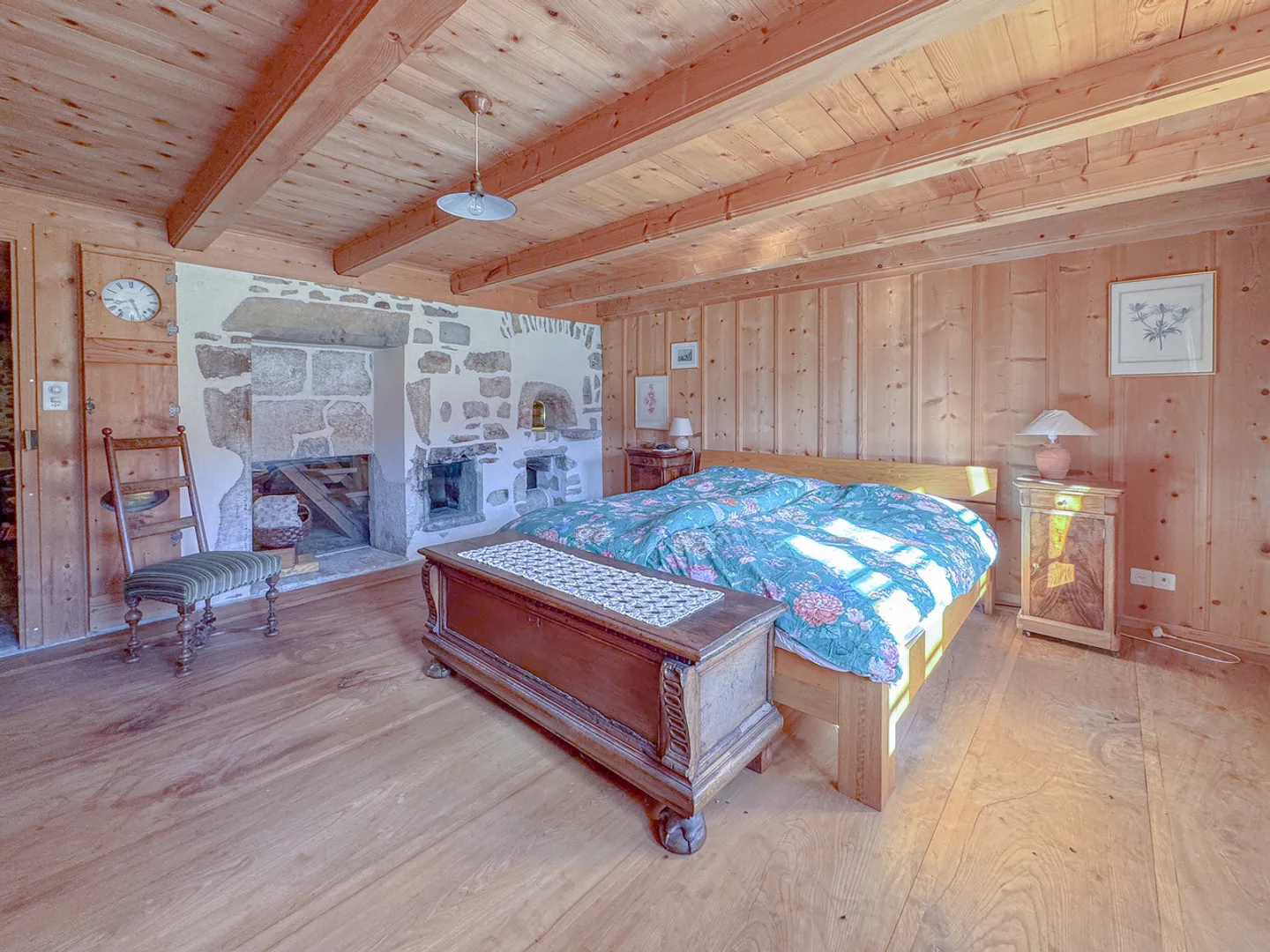 Magnificent renovated Neuchâtel semi-detached farmhouse with 6.5 rooms - Photo 10 of 13