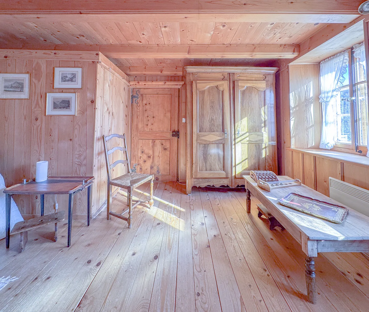 Magnificent renovated Neuchâtel semi-detached farmhouse with 6.5 rooms - Photo 9 of 13