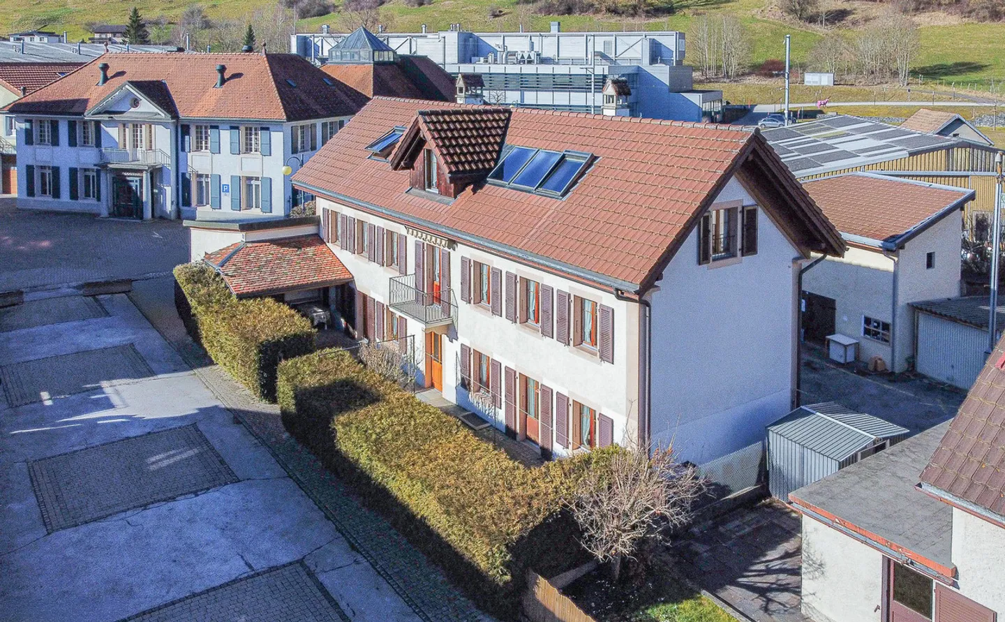 Casa familiare con garage nel cuore di Fleurier - Foto 2 di 13