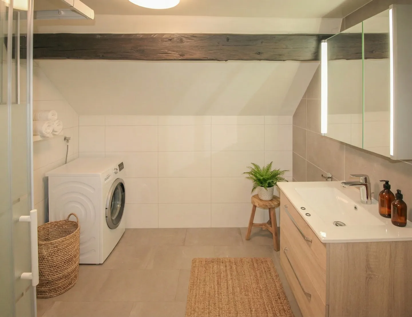 2.5-room apartment in the attic - Photo 3 of 8